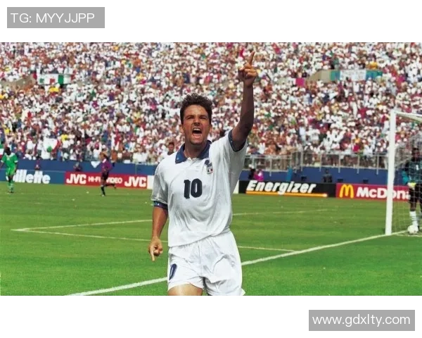 足球世界杯球星综合排名揭晓 争议与期待并存的前十位球员分析